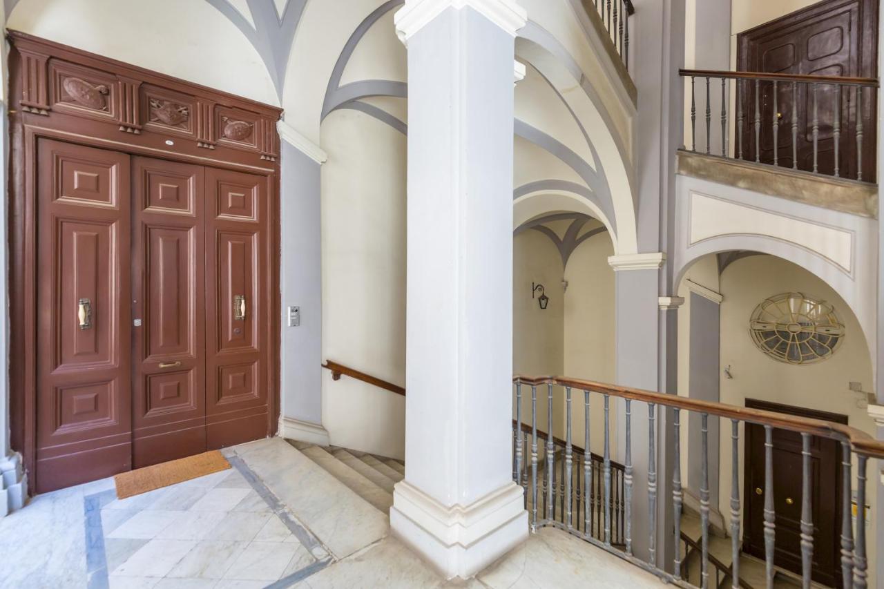 Design & Studio Duplex At National Museum Naples Exterior photo